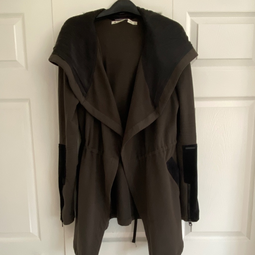 BLANC NOIR Traveler Hooded Velour Velvet TrimmedJacket Sleek Comfort Size Large